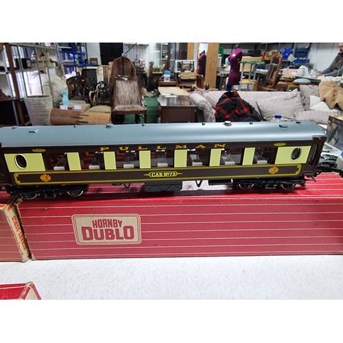 177 - A set of 4 Pullman coaches by G&R Wrenn with 3 Hornby dublo boxes along with a boxed Hornby dublo co... 