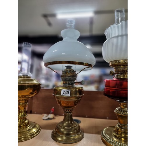 283 - Quantity of 3x brass oil lamps inc a good quality oil lamp with a ruby glass reservoir, 2x are compl... 