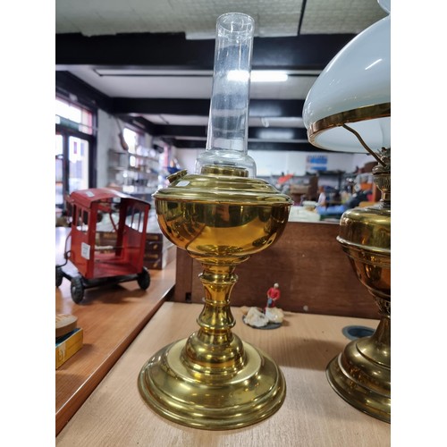 283 - Quantity of 3x brass oil lamps inc a good quality oil lamp with a ruby glass reservoir, 2x are compl... 