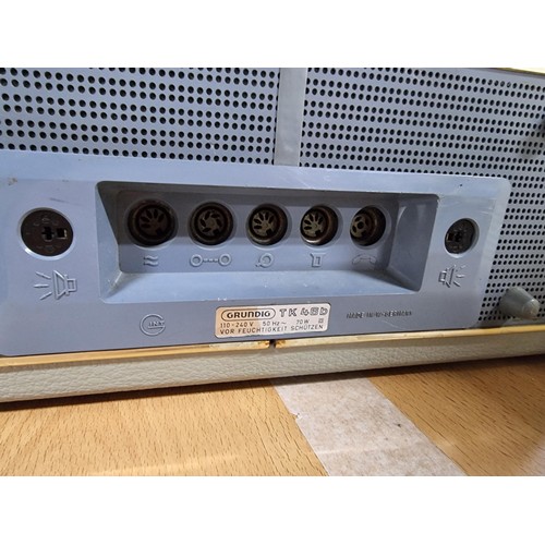 190 - A suitcase style Grundig TK46 stereo reel to reel player in excellent clean condition, has been rece... 