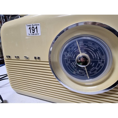 191 - A modern Bush TR82/B radio reproduction of the vintage Bush radios, in excellent clean condition, fu... 