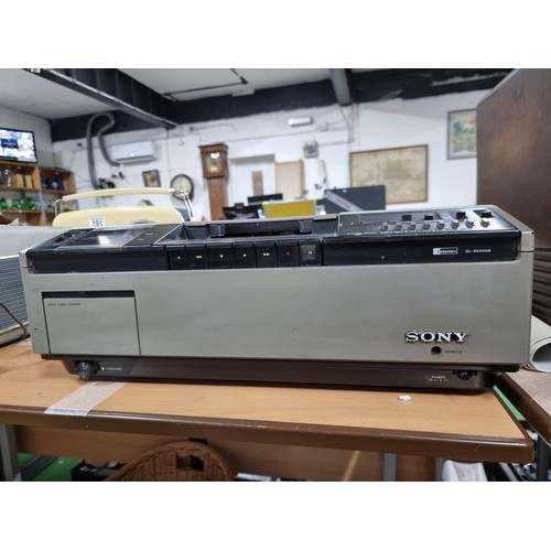 192 - A vintage Sony Betamax SL/8000UB video cassette recorder. Due to vintage nature of these items we ca... 