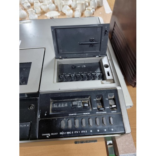 192 - A vintage Sony Betamax SL/8000UB video cassette recorder. Due to vintage nature of these items we ca... 