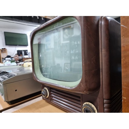 193 - 2 very collectable early vintage Bush tv's including a Bakelite model TV62 and a wooden cased tv mod... 