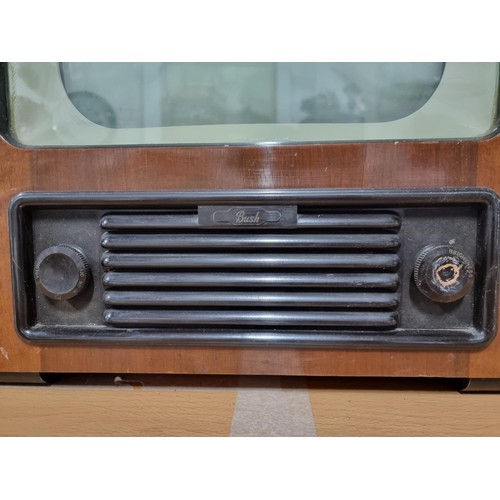 193 - 2 very collectable early vintage Bush tv's including a Bakelite model TV62 and a wooden cased tv mod... 