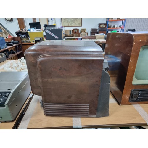 193 - 2 very collectable early vintage Bush tv's including a Bakelite model TV62 and a wooden cased tv mod... 