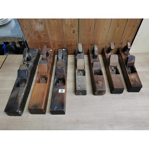 32 - Quantity of 7x vintage wood planes inc one stamped Edward & Sons, E & N Rory etc. Longest one measur... 