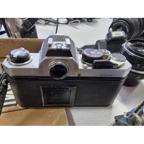 226 - A large collection of good quality vintage 35mm cameras including Voigtlander VSL3/E, a Nikon FM cam... 