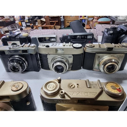 227 - A large collection of 16 x various vintage cameras with various makers which includes 2 modern camer... 