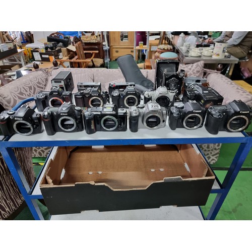 228 - A large collection of 16 x various vintage cameras including 3 Nikon cameras D40,D50, F/401, 4 Canon... 