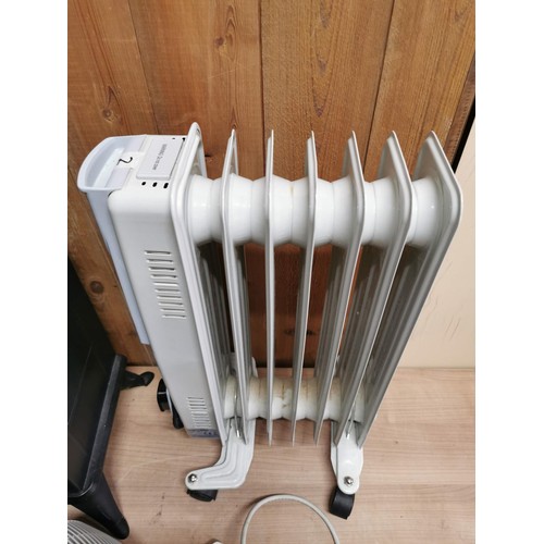 50 - Quantity of 3x heaters inc oil heater, fan heater and a flame effect 1800W Coopers electric stove fi... 