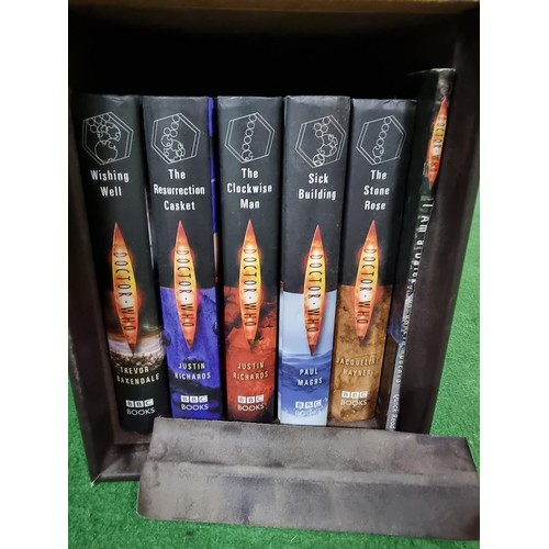 234 - A complete set of 24 books of Doctor who by BBC books along with 3 BBC books of Torchwood, all fitte... 