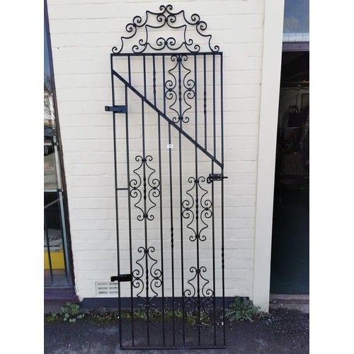 74 - Large ornate iron gate of excellent quality in very good condition with scrolling to the top. Height... 