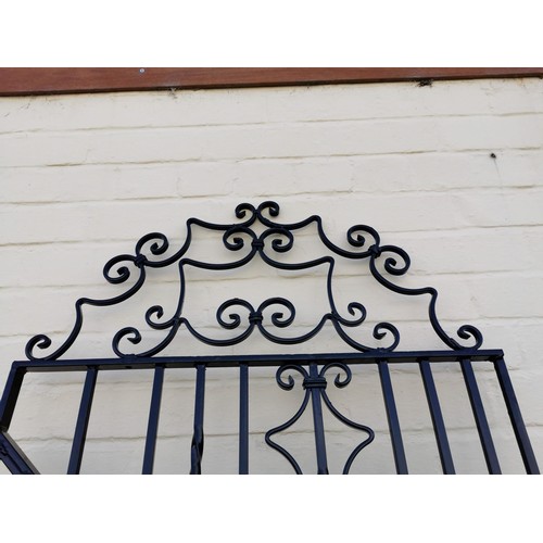 74 - Large ornate iron gate of excellent quality in very good condition with scrolling to the top. Height... 