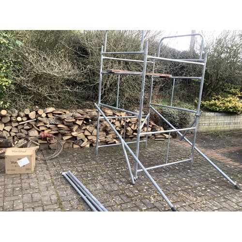 75A - 4 tier galvanised scaffolding tower comes with a quantity of boards and locking nuts in very good or... 