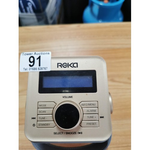 91 - Reka Bluetooth DAB FM radio speaker in good order battery operated Model No. 13238, height 16cm