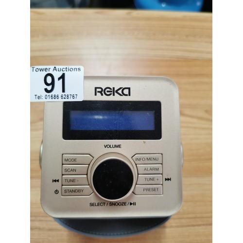 91 - Reka Bluetooth DAB FM radio speaker in good order battery operated Model No. 13238, height 16cm