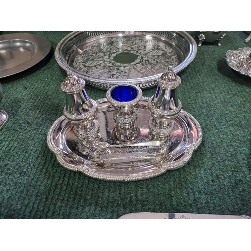 256 - Large collection in 3 boxes of silver plated and pewter items, including plates, box of silver plate... 