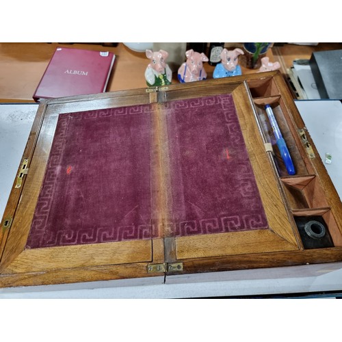 281 - Antique Mahogany writing box in good overall condition,
15cm high, 35cm length, 23cm wide