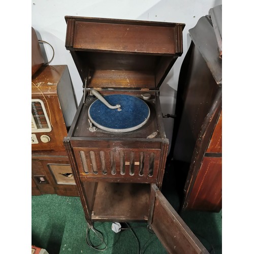 136 - Collection of 7x vintage record players and radios inc 2x HMV, a Palliard, 2x windup gramophone's, p... 