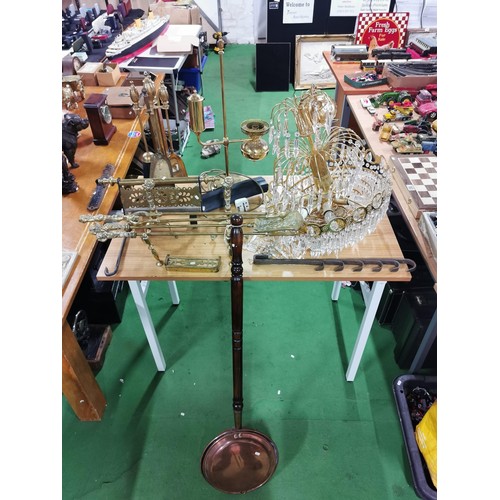 265 - Quantity of vintage brass ware inc a 3 tier chandelier with crystal glass droplets all are present, ... 