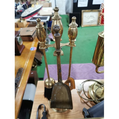 265 - Quantity of vintage brass ware inc a 3 tier chandelier with crystal glass droplets all are present, ... 