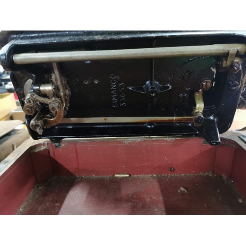 266 - Vintage 1939 electric Singer sewing machine EC150705 99k comes with a quantity of accessories inc bo... 