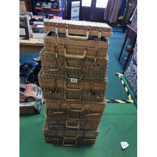 409 - Large quantity of 6x wicker hampers / baskets containing various sewing, embroidery, tapestry and kn... 