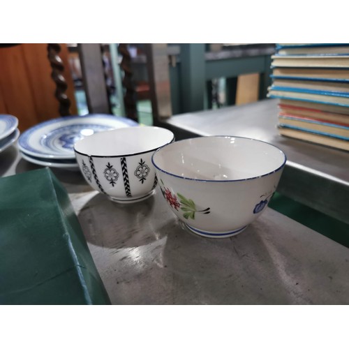 510 - Large collection of ceramics inc a quantity of oriental ware inc blue and white oriental platters, R... 