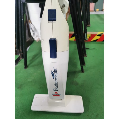 61A - Bissell Featherweight Model 3105J 150W vacuum cleaner