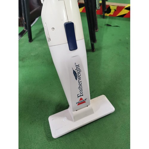 61A - Bissell Featherweight Model 3105J 150W vacuum cleaner