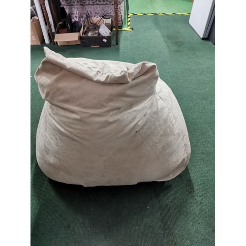 120 - Large cream coloured bean bag chair in good order, height of  70cm length 120cm