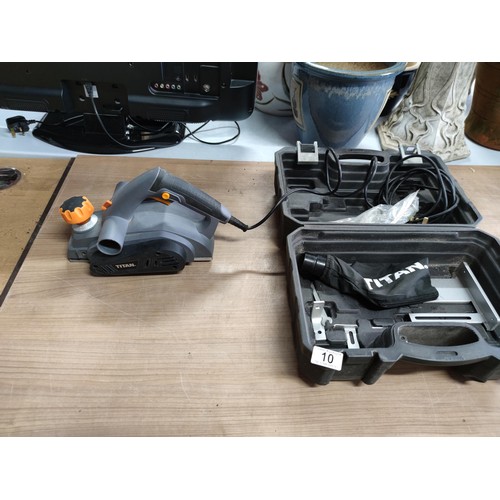 10 - A Titan electric wood planer complete with accessories and hard case, also includes dust bag in full... 