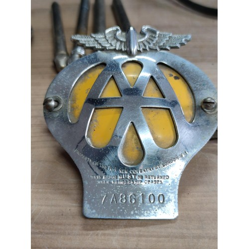 15 - A quantity of collectable automobilia accessories including 2 vintage AA badges with keys, a chrome ... 