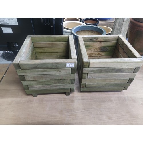 81 - A pair of wooden square planters in good order along with 4 wooden gonks with rabbit fur beards.
pla... 