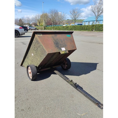 92 - A steel lawnmower/quad tipping trailer with a spring loaded quick release for tip, with lock pin con... 