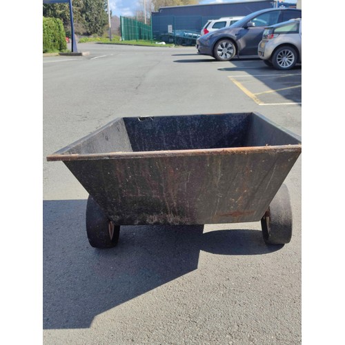 92 - A steel lawnmower/quad tipping trailer with a spring loaded quick release for tip, with lock pin con... 