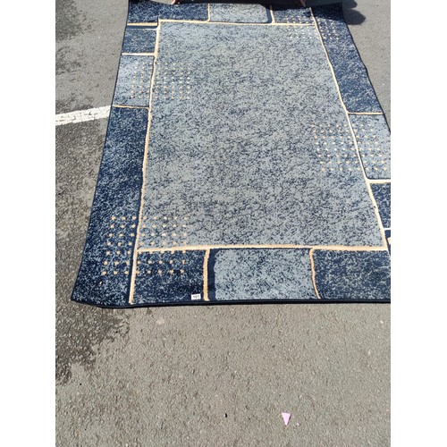 101 - A large blue and yellow geometrical rug in good order.
Length 230cm, width 160cm.