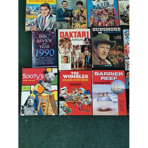 164 - A collection of TV related annuals featuring many vintage TV Series form the 1950's 60's and 70's.
I... 