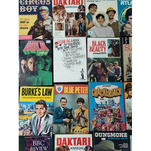 164 - A collection of TV related annuals featuring many vintage TV Series form the 1950's 60's and 70's.
I... 