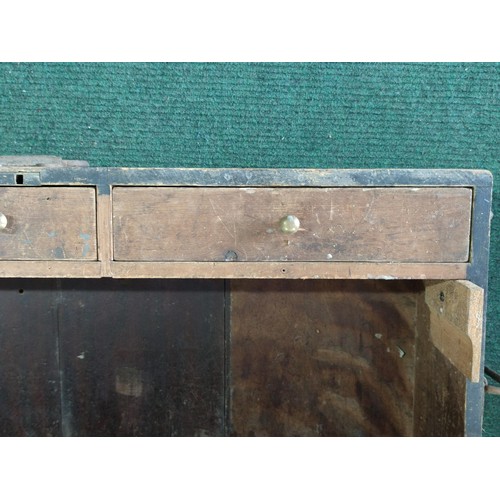 186 - A large vintage 3 drawer carpenters box with fitted compartment to keep a saw. Drawers are in good o... 