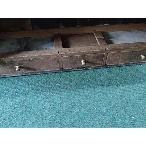 186 - A large vintage 3 drawer carpenters box with fitted compartment to keep a saw. Drawers are in good o... 