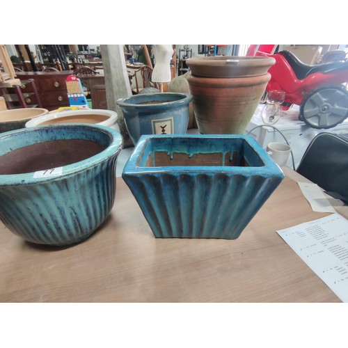 77 - Quantity of 3 glazed terracotta planters (1 red 2 blue)
Tallest has height of 23cm, diameter of 30cm... 