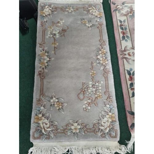 150 - 2 well made thick traditional floral designed rugs / runners, 100% wool pile. Length of 138cm, width... 