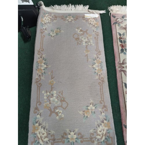 150 - 2 well made thick traditional floral designed rugs / runners, 100% wool pile. Length of 138cm, width... 