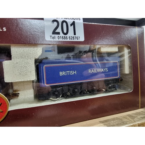 201 - A very rare Hornby R2036 St Frusquin locomotive set, limited edition BR4-6-2 class A 3. Very hard to... 