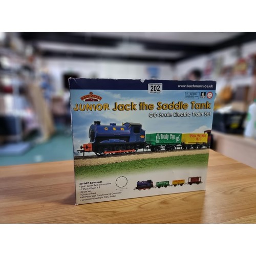 202 - A Bachmann 30-007 junior Jack the saddle tank oo scale electric train set in as new condition.