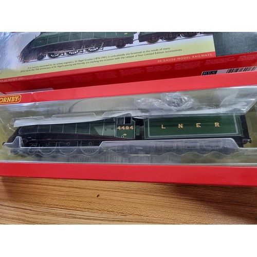 204 - A very rare boxed as new Hornby R3438 Osprey 4494 class A4 loco set, limited edition of 850 commemor... 