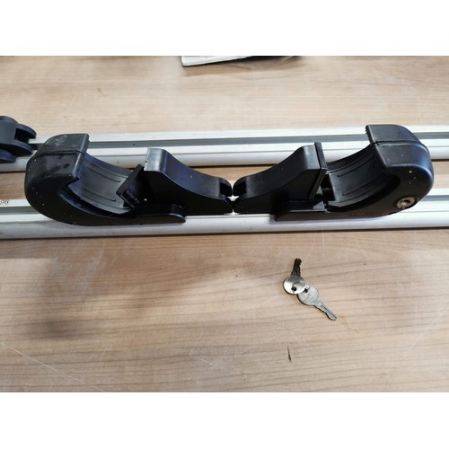 7 - Pair of Streetwise universal car roof rails complete with key, adjustable. length 134cm