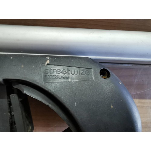 7 - Pair of Streetwise universal car roof rails complete with key, adjustable. length 134cm